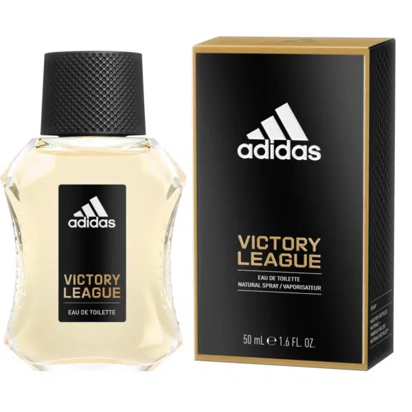 Le flacon Adidas Eau de Toilette Victory League 50 ml est présenté avec élégance à côté de son élégant coffret d'emballage noir et or. dakar, Sénégal