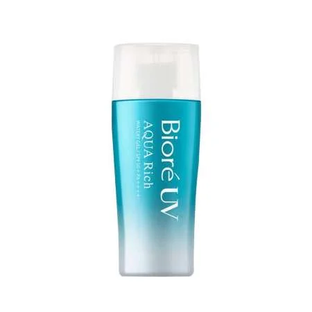 Un flacon de crème solaire Bioré UV Protection Solaire Aqua Rich SPF 50+ PA++++ bleu et blanc avec un bouchon blanc, doté de la technologie UV avancée Bioré. dakar, Sénégal