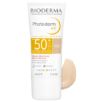 Un tube de Bioderma Photoderm Crème Solaire Teintee AR SPF 50+ 30 ml sur fond blanc, disponible chez Univers Cosmetix pour garantir une qualité optimale au Sénégal.