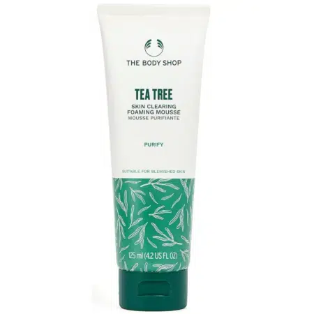 Un tube de The Body Shop Nettoyant Moussant Purifiant Arbre à Thé 125 ml, présenté dans un emballage vert et blanc chic. dakar, Sénégal