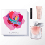 Lancôme Paris La Vie Est Belle Coffret Cadeau Eau de Parfum Femme avec un flacon de parfum, un tube de lotion luxueuse, du mascara et une boîte magnifiquement conçue avec un motif de rose.