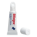 Un tube de Blistex Baume Lèvres Soin Réparateur Spf15 - 6ml, acheté pas cher chez Univers Cosmetix, avec un bouchon retiré placé à côté.