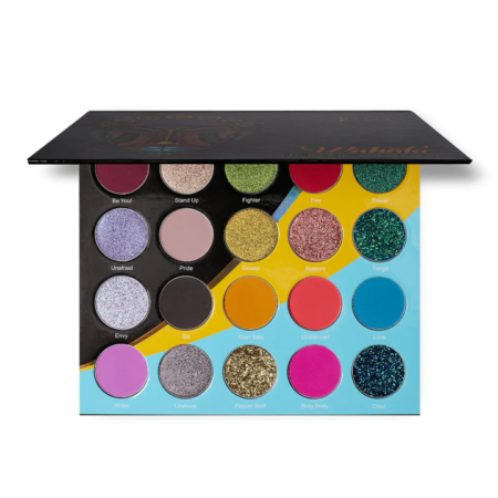 La Palette de Fards à Paupières THE NUBIAN ROYAL EYESHADOW 6 Ombres de Juvias Place est une collection de fards à paupières proposant une variété de couleurs vibrantes, y compris des nuances scintillantes, toutes joliment présentées avec le couvercle ouvert.