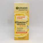 Une boîte de Garnier Vitamine C Crème Uniforme Et Mate Protection Solaire Anti-Taches Spf30 50 ml, favorisant un teint uniforme, anti-taches et une texture non grasse, disponible chez Univers Cosmetix au Sénégal.