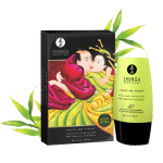 Shunga Gel Féminin Tonifiant Hold Me Tight 30 ml, boîte et flacon, sur fond de feuilles de bambou, disponible chez Univers Cosmetix.