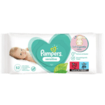 Pack de Lingettes Pampers Bébé Sensitive 52 Lingettes avec un bébé sur l'emballage, soulignant qu'elles sont douces, douces et testées dermatologiquement. Disponibles chez Univers Cosmetix au Sénégal, ces lingettes sont aussi très pas cher.