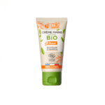 Un tube de MKL Crème mains certifiée BIO Abricot - 50ml, 99% d'origine naturelle, nourrissante et réparatrice, parfaite pour garder votre peau hydratée sous le climat de Dakar. En plus, c'est pas cher !