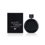 Flacon de parfum noir avec le logo Mauboussin à côté d'un coffret assorti étiqueté "MAUBOUSSIN Une Histoire D'homme Irrésistible L'Eau de Parfum 90 ml" d'Univers Cosmetix, offrant à la fois qualité et prix abordable.