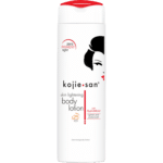 Kojie San Lait Unifiant Corps avec Protection Solaire Spf25 250 ml, disponible chez Univers Cosmetix à Dakar, se présente dans un flacon blanc avec un bouchon rouge et un profil de femme illustré, garantissant une haute qualité pour vos besoins en matière de soins de la peau.