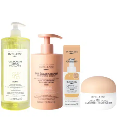 Image de quatre produits de soin Byphasse Mes Soins Hydratants et Anti Taches Visage et Corps : un grand flacon de Gel Douche Micellaire Dermo Monoï, un lait corporel éclaircissant à Effet Blanchissant, un sérum dans une petite boîte étiquetée numéro 2 et une crème anti-taches enrichie en niacinamide et en huile d'avocat. Dakar