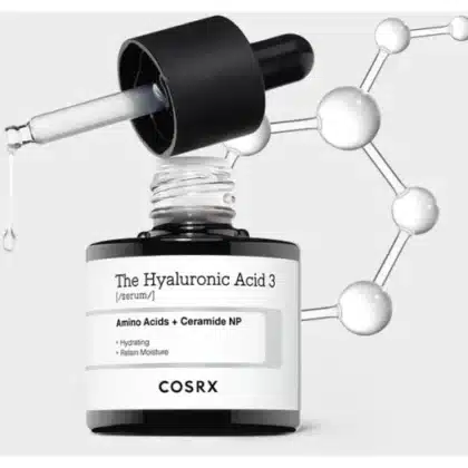 Un flacon compte-gouttes de Cosrx The Hyaluronic Acid 3 Sérum Hydratation Intense 20 ml avec un graphique moléculaire et un texte soulignant les bienfaits hydratants et de rétention d'humidité. dakar, Sénégal