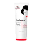 Tube de Kojie San Nettoyant Moussant Éclaircissant pour le Visage 100 ml avec HydroMoist, présentant un visage de femme minimaliste sur l'emballage. dakar, Sénégal