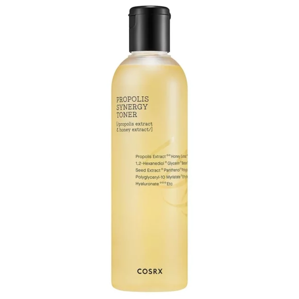 Un flacon de Cosrx Tonique Ultra Hydratant à la Propolis Full Fit Peau terne et déshydratée 150 ml avec un bouchon noir et un liquide jaune à l'intérieur offre une expérience ultra hydratante. dakar, Sénégal