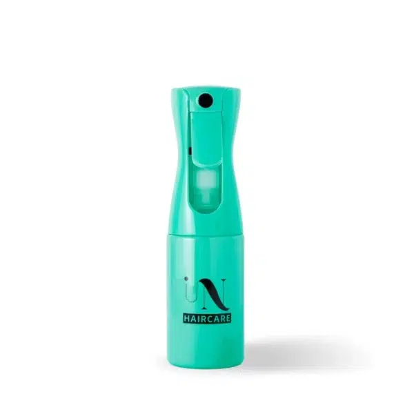 Un flacon turquoise de In HairCare Spray Vaporisateur Vide 200 ml étiqueté "UN Haircare" sur fond blanc. dakar, Sénégal