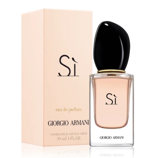 Un flacon de 30 ml de Giorgio Armani Sì Eau de Parfum pour femme et son coffret, doté d'un bouchon noir et d'une étiquette beige. dakar, Sénégal