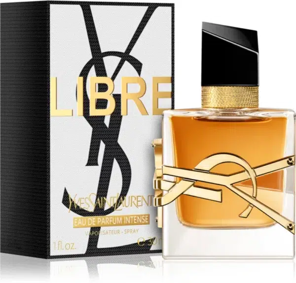 Flacon et coffret d'Yves Saint Laurent Libre Intense Eau de Parfum pour femme 30ml aux accents dorés sur fond blanc. dakar, Sénégal