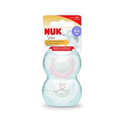 NUK Sucette Star Silicone 0 à 2 Mois Rose/Blanc 2 Pièces emballage de sucette pour bébé de 0 à 2 mois, avec des options de couleurs rose et beige.