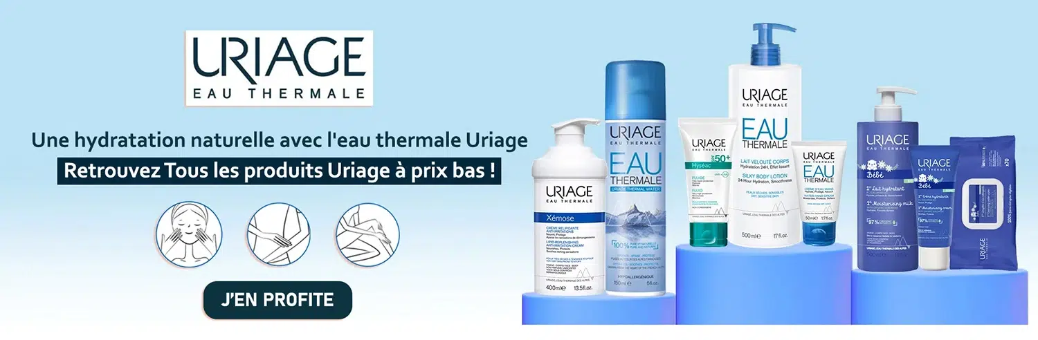 Univers Cosmetix est fier de présenter les soins Uriage exposés sur des podiums sur fond bleu, favorisant l'hydratation naturelle grâce à l'eau thermale.