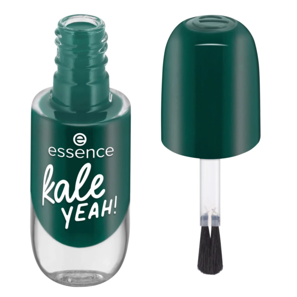 Flacon de vernis à ongles vert étiqueté « Essence Cosmetics Vernis à Ongles 60 Kale Yeah 8 ml », présenté ouvert avec le pinceau et le bouchon à côté. Un ajout élégant de la collection Essence Cosmetics.