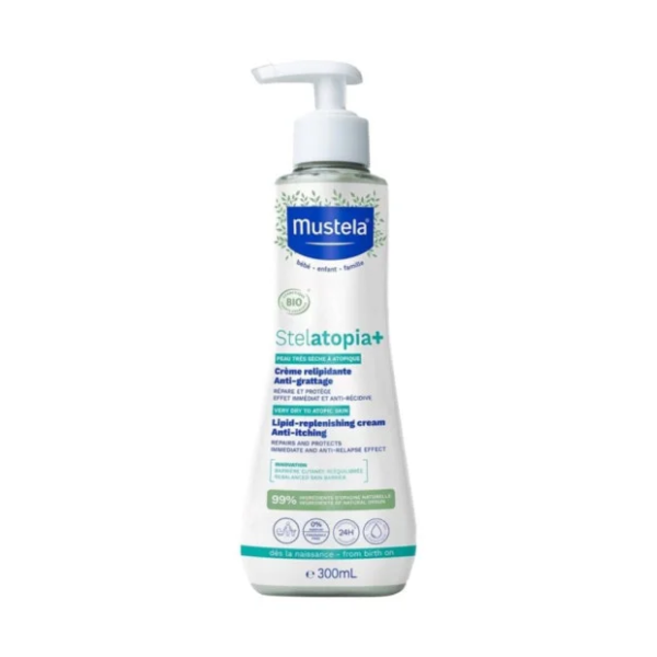 Flacon de MUSTELA Crème relipidante anti-grattage, 300 ml, avec pompe doseuse et étiquette blanche, bleue et verte.