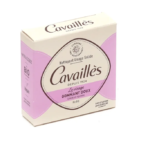 Une boîte de Roge Cavaillès Nettoyant Visage Solide Gommant Doux 70 g, marquée Bio, Vegan et sans savon, présentant un design lavande et crème.