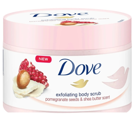 Le gommage corporel exfoliant Dove Gommage Corporel Grenade et Beurre de Karité 225 ml est présenté dans un contenant rose, contenant des graines de grenade et un délicieux parfum de beurre de karité.