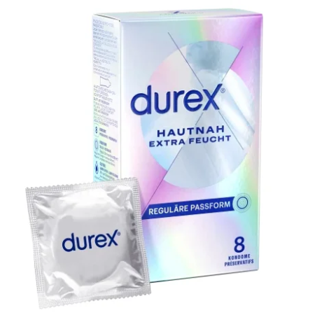 Emballage de Durex Préservatifs supérieurs extra-élégents (8 pièces) à côté d'un seul préservatif emballé dans une feuille d'aluminium, offrant une qualité supérieure et une élégance supplémentaire. dakar, Sénégal