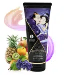 Tube de Shunga Crème de Massage Comestible Fruits Exotiques 200 ml, représentant un couple illustré et entouré de fruits exotiques comme l'ananas et le raisin. dakar, Sénégal