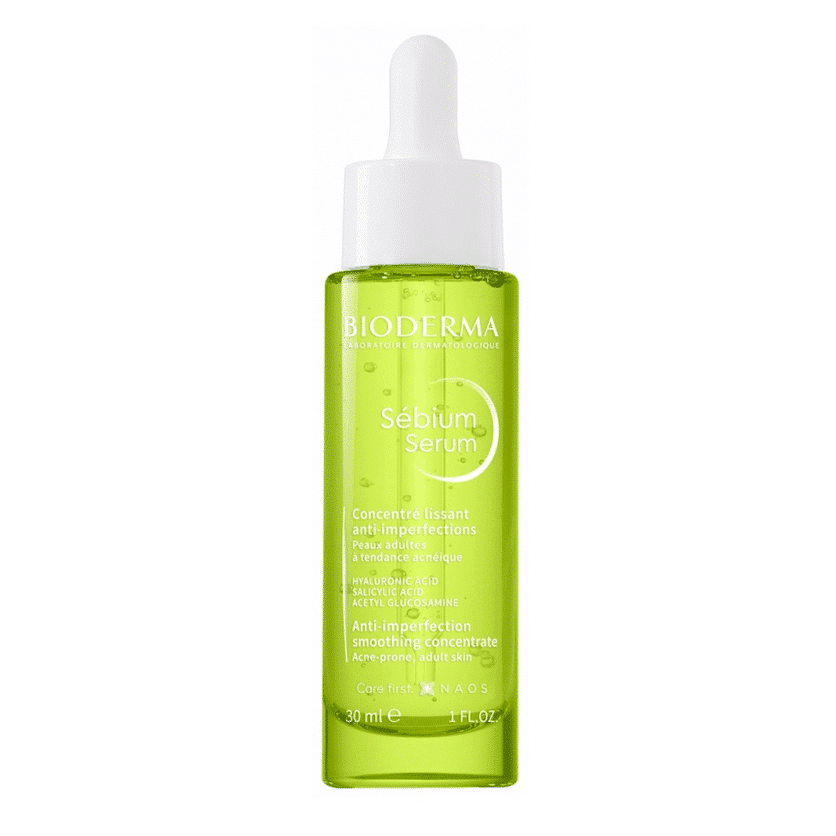 Un flacon vert de Bioderma Sébium Sérum Concentré Lissant Anti-Imperfections 30 ml avec un bouchon compte-gouttes blanc