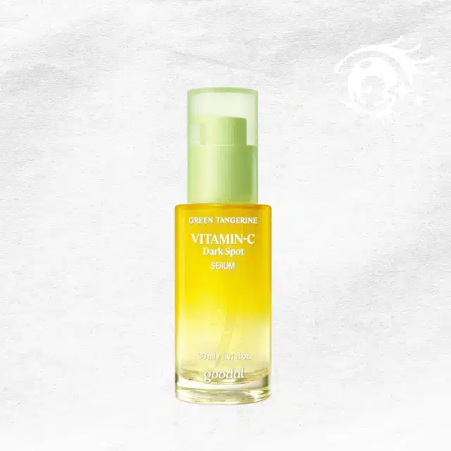 Un flacon de Goodal Green Tangerine Sérum Vitamine C Anti-Taches et Anti-imperfections 40 ml sur fond gris clair. dakar