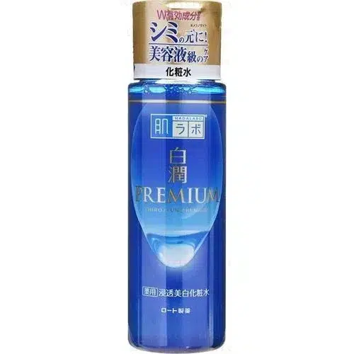 Un flacon bleu de Hada Labo Shirojyun Lotion Éclaircissant Premium Light 170 ml