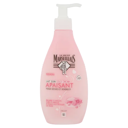 Flacon pompe de 250 ml de Le Petit Marseillais Lait Soin Cold Cream Apaisant aux propriétés apaisantes pour les peaux sèches et sensibles.