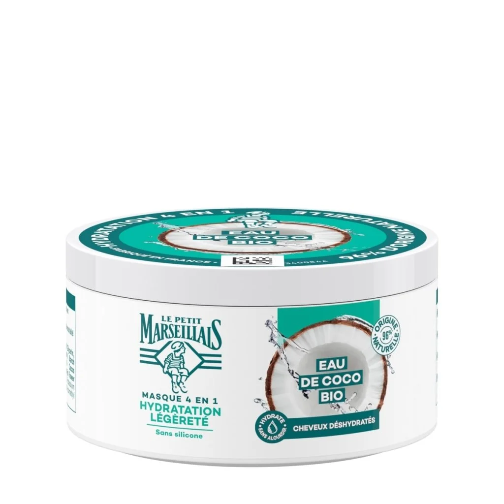 Un contenant rond blanc du masque capillaire Le Petit Marseillais Masque 4 en 1 Hydratation Légèreté Eau de Coco BIO avec étiquetage turquoise et blanc. dakar