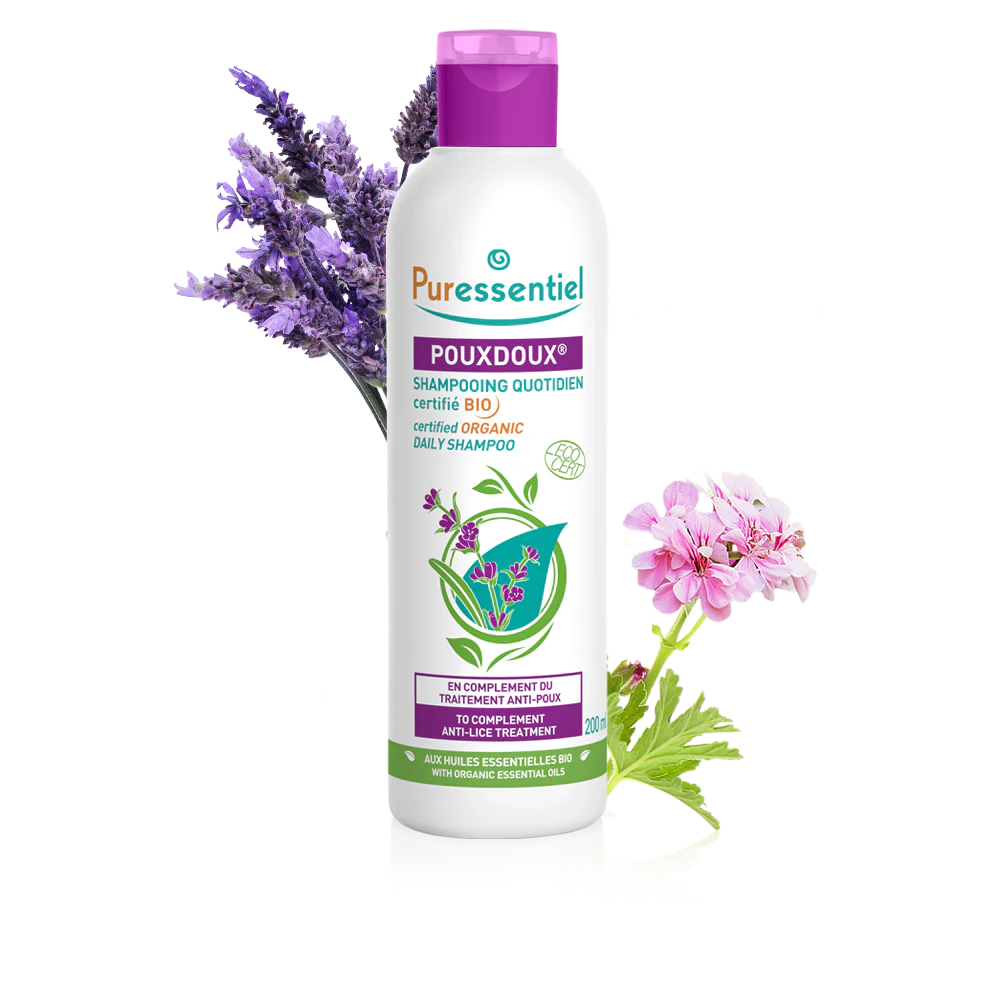 Un flacon de Puressentiel Shampoing Quotidien certifié BIO Pouxdoux® 200 ml au bouchon violet