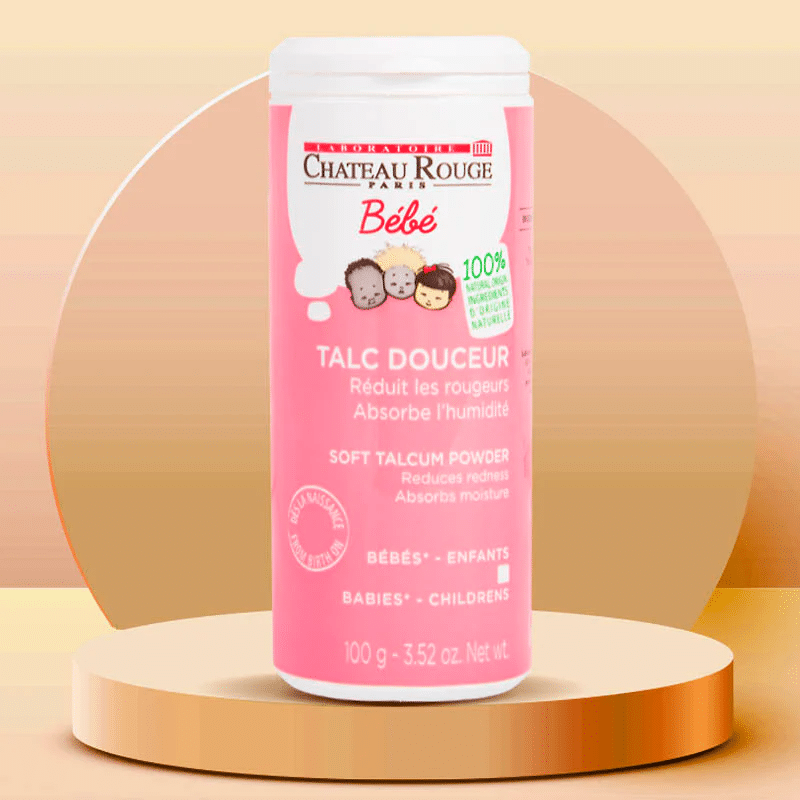 Une bouteille rose de Château Rouge Bébé Talc Douceur Anti Rougeur 100 g pour bébés