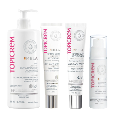 Le Topicrem Mela - Pack Gamme Lait 500ml+Sérum+Crème Nuit+Crème Jour se dresse debout sur un fond blanc, affichant l'ensemble complet de soins de la peau composé de lait ultra-hydratant, de sérum, de crème de nuit et de crème de jour. Dakar