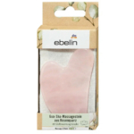 Emballage d'une pierre de massage Gua Sha en quartz rose Ebelin, ornée d'un motif floral. La pierre rose en forme de cœur est présentée dans une fenêtre transparente. Le texte en allemand décrit l'article comme un outil de massage avec pochette de rangement. Dakar