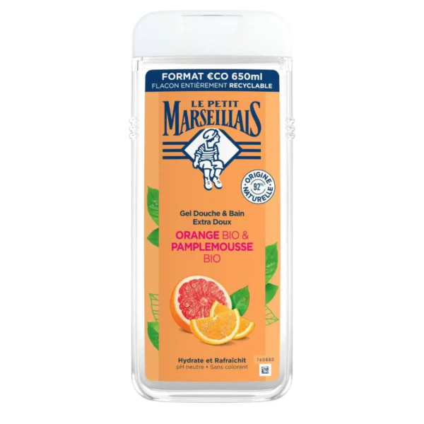 Un flacon de 650 ml de gel douche Le Petit Marseillais au parfum « Orange Bio & Pamplemousse » (orange et pamplemousse biologiques). L'étiquette présente des tranches d'orange et de pamplemousse, ornées de symboles écologiques et hydratants. Dakar