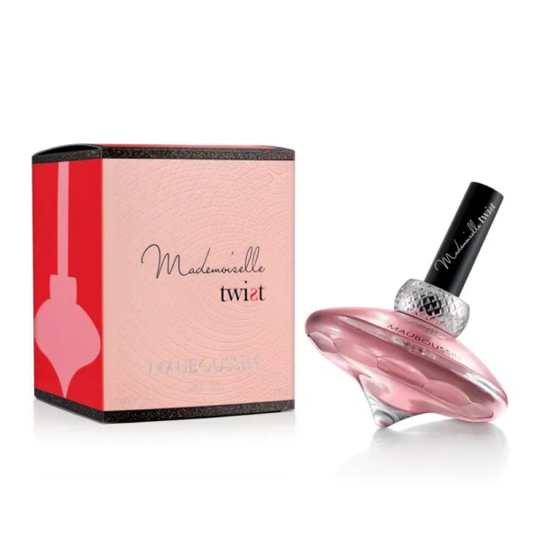 Un coffret de parfum rose et noir, étiqueté « Mademoiselle Twist », est présenté à côté d'un flacon au design unique. Ce dernier est tout en courbes, de couleur rose, avec un bouchon noir incliné. Dakar