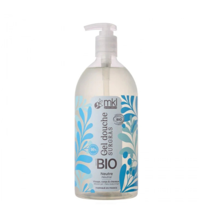 Un flacon transparent avec pompe contient le gel douche bio MKL. L'étiquette, ornée de motifs de feuilles bleues et blanches, indique qu'il est 98 % naturel et convient au visage, au corps et aux cheveux. L'étiquette est en français. Dakar