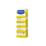 Image de l'emballage du Lait Solaire Très Haute Protection SPF50+ MUSTELA BÉBÉ pour peaux sensibles. À dominante jaune et blanche, il met en valeur la mention « Lait Solaire Très Haute Protection » avec des icônes, des logos de marque et des informations sur le produit. Dakar