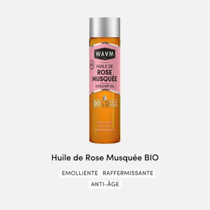 Une bouteille d'Huile de Rose Musquée BIO WAWM est exposée. L'étiquette met en avant l'« Huile de Rose Musquée », composée à 99 % d'ingrédients purs et naturels, et les termes « émollient », « raffermissant » et « anti-âge » figurent sous l'image de la bouteille. Dakar