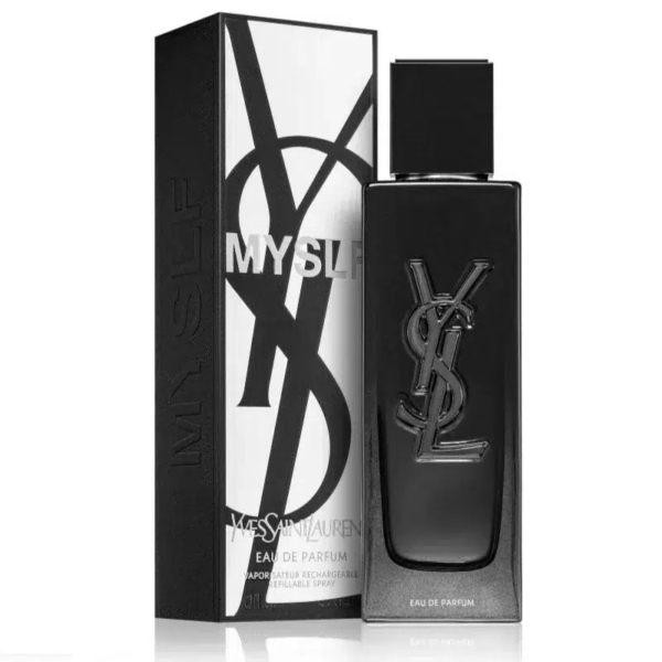 Un élégant flacon de parfum noir, orné du logo YSL, se trouve à côté de son coffret noir assorti, orné des inscriptions « MYSLF » et « Yves Saint Laurent ». Le flacon au design minimaliste est étiqueté « Eau de Parfum » et dispose d'un vaporisateur rechargeable. Dakar